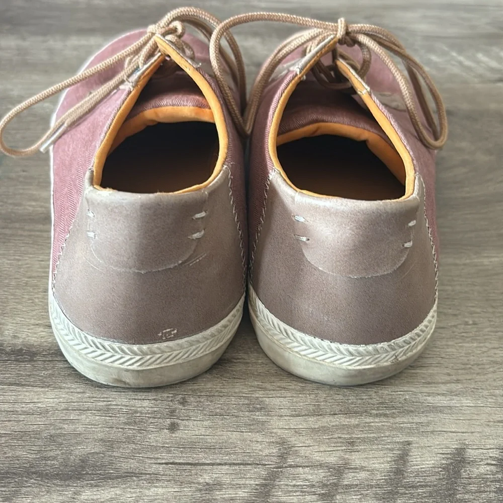Like new Bixby Nomad lace up shoes size 10